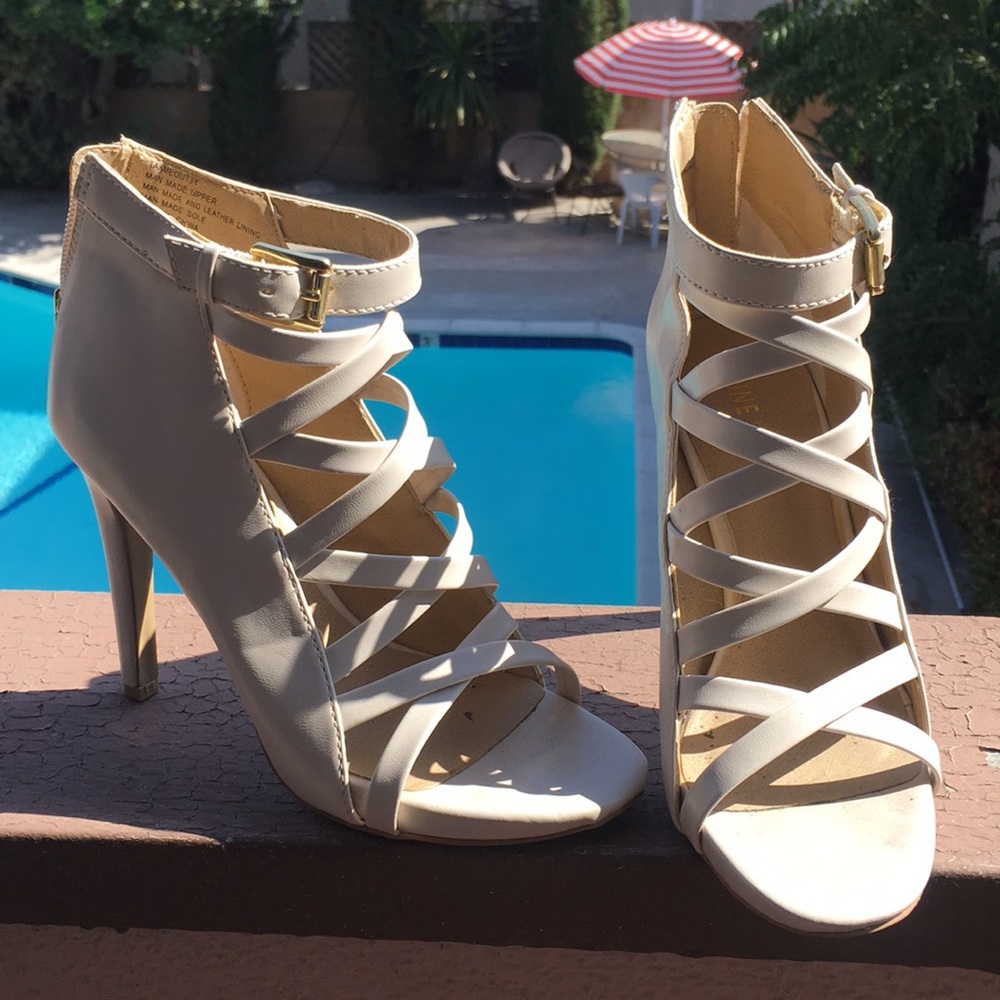 Nine West Strappy nude heels sz5